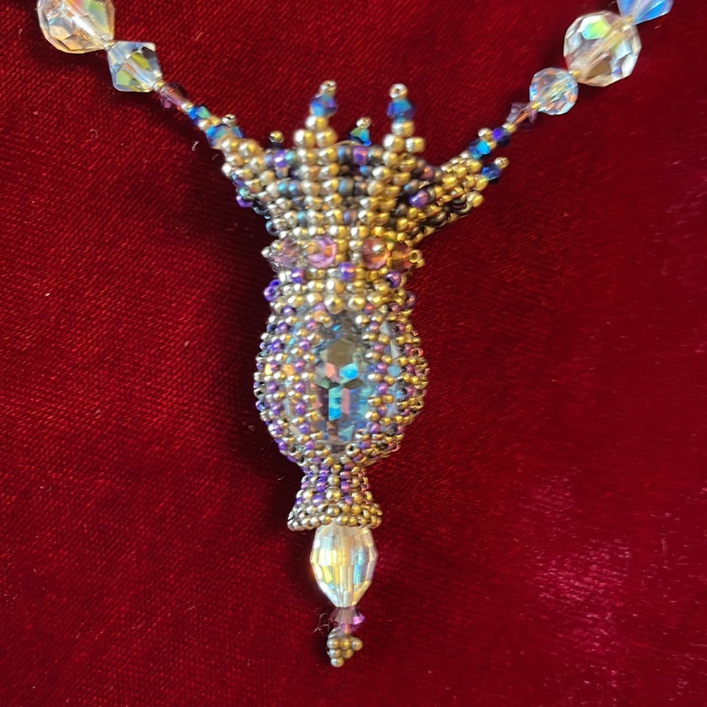 🌺 BEAUTIFUL; Unique, Boutique, Hand-Made Beaded w/Crystals 21” Length Necklace